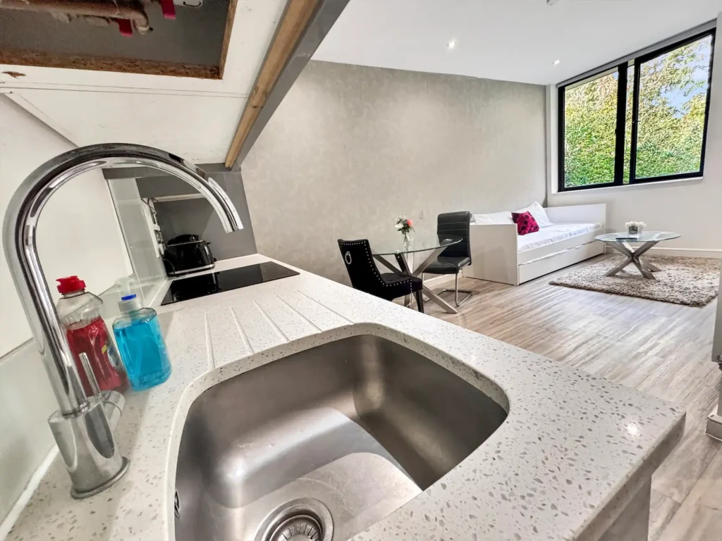 6. Clyde Inn, Serviced Apartments